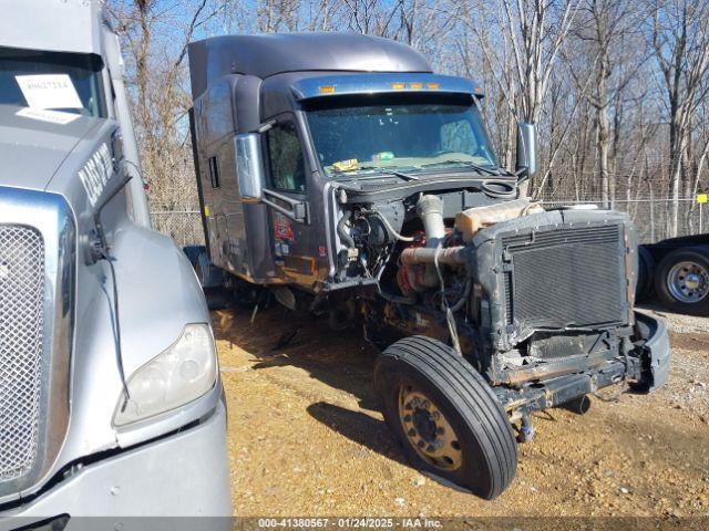  Salvage Peterbilt 579