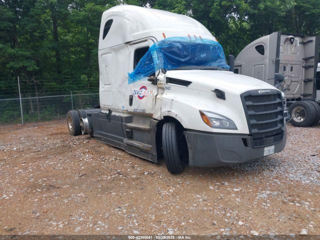  Salvage Freightliner Cascadia 126