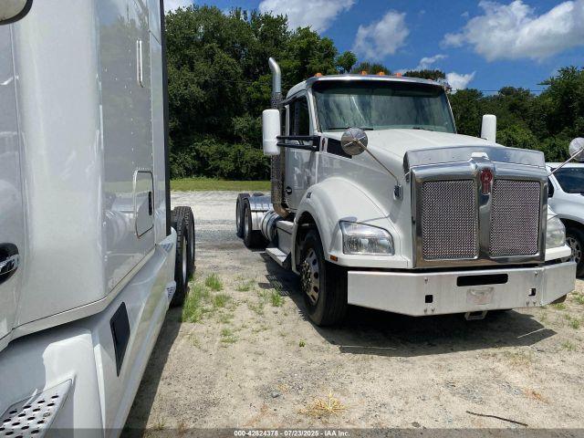  Salvage Kenworth Construction