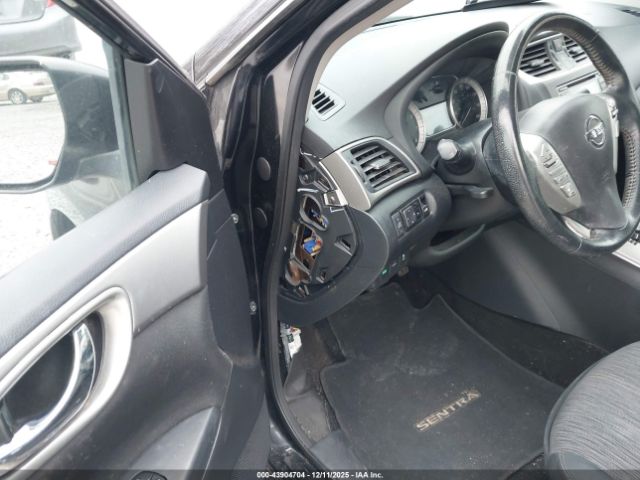 Nissan Sentra Image 10