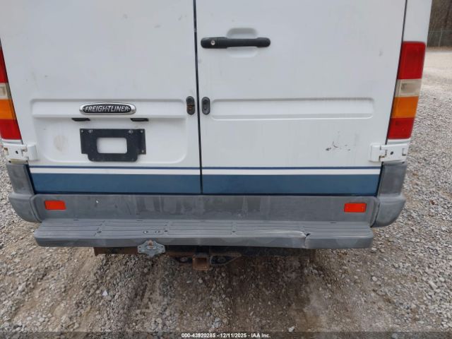 Freightliner Sprinter Image 12