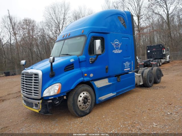 Freightliner Cascadia 113 Image 9