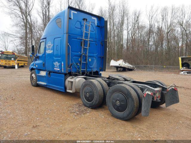 Freightliner Cascadia 113 Image 10