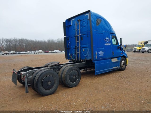 Freightliner Cascadia 113 Image 8