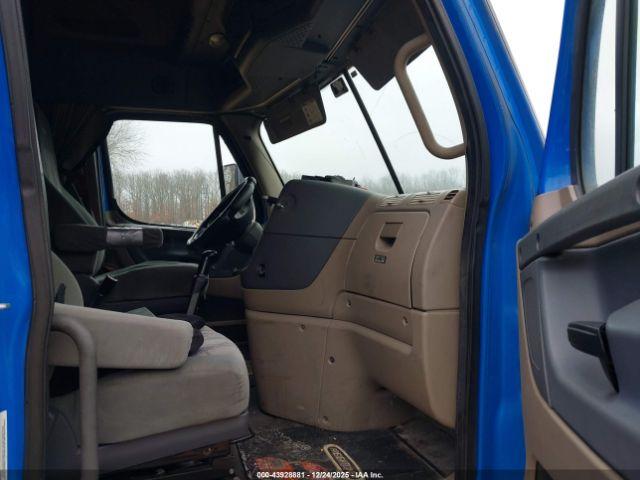 Freightliner Cascadia 113 Image 12