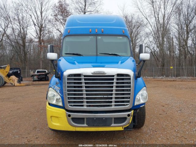 Freightliner Cascadia 113 Image 6