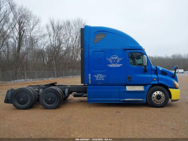 Freightliner Cascadia 113 Image 7