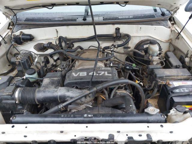 Toyota Sequoia Sr5 V8 Image 2