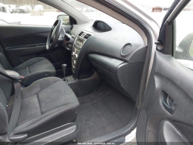 Toyota Yaris Image 11