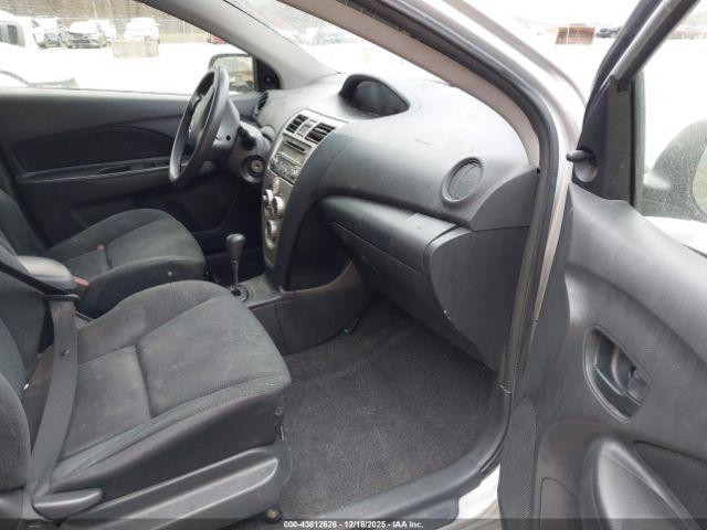 Toyota Yaris Image 11